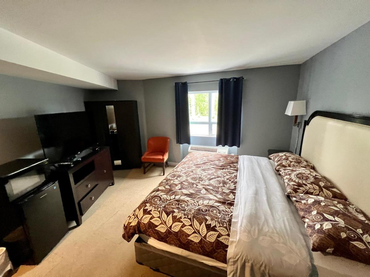 Hwy 17 Hotel 3*